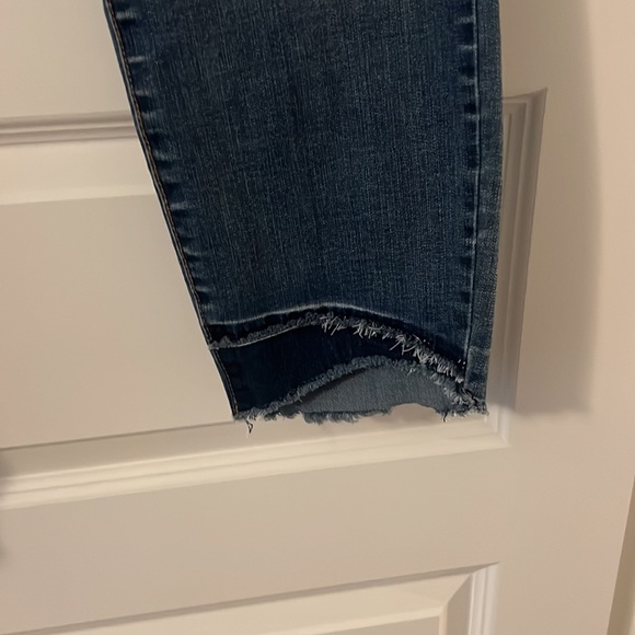 Code Bleu distressed Capri 18W raw hem stone wash casual plus size slimmer fit - Picture 4 of 10